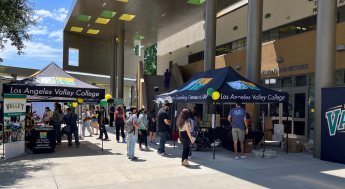 Students meeting campus programs and services at the In-Person Registration Day