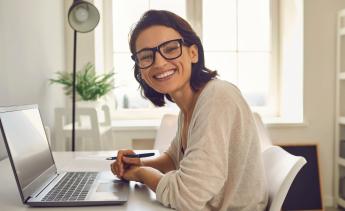 Girl getting help at Virtual Enrollment Day