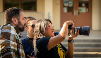 Photo instructor helps student take a shot