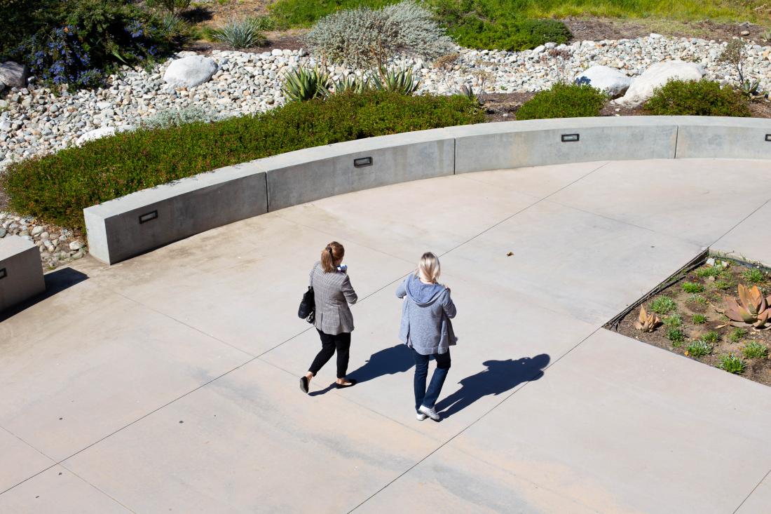 2 Students walking at Campus